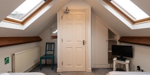 2nd Twin bedroom off lounge